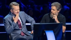 Matt Damon (im Bild mit Quiz-Partner Ken Jennings) knackt die Millionenfrage bei „Wer wird ...