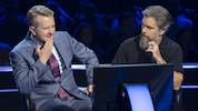 Matt Damon (im Bild mit Quiz-Partner Ken Jennings) knackt die Millionenfrage bei „Wer wird ...