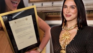 Popstar Dua Lipa erhielt kosovarische Staatsbürgerschaft