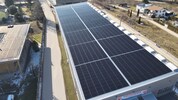 Das Dach wurde zur Sonnenstrom-Farm – und davon profitieren auch die Mitarbeiter