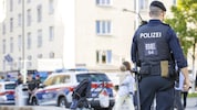 Die Polizei hat im Bereich Yppenplatz schon Stellung bezogen, die Attacke konnte man trotzdem ...