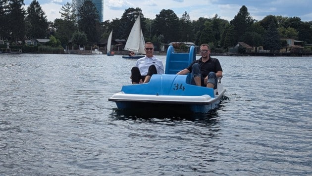 Caps-Coach Gerry Fleming (li.) bei der Pre-Season-Tretbootfahrt mit der „Krone“.