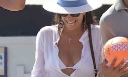 Eva Longoria zeigt Beach-Glam in Marbella!
