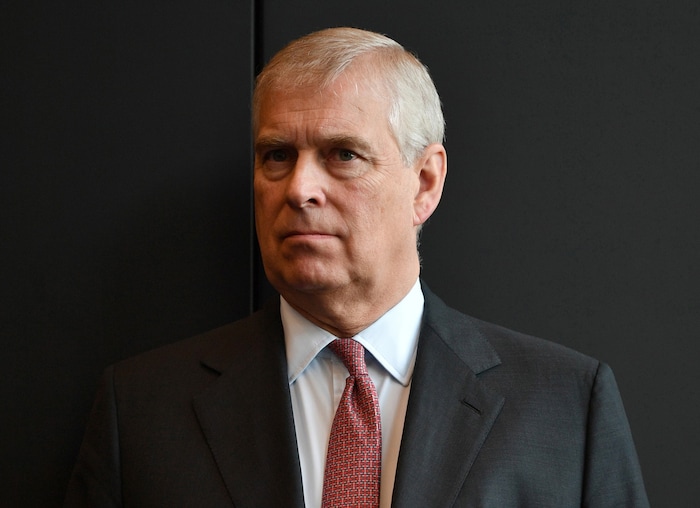 Prinz Andrew hat am 17. Oktober 2025 seine verbliebenen royalen Titel und Pflichten, darunter ...