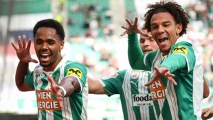 Der SK Rapid führt gegen Blau-Weiß Linz.