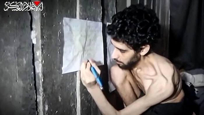 Evyatar David (mittlerweile 24 Jahre alt) ist völlig ausgehungert, wie auf dem Hamas-Video zu ...