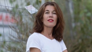 Andrea Grill erzählt in starken, bewegenden Bildern die Geschichte eines Kindes in einer nahen ...