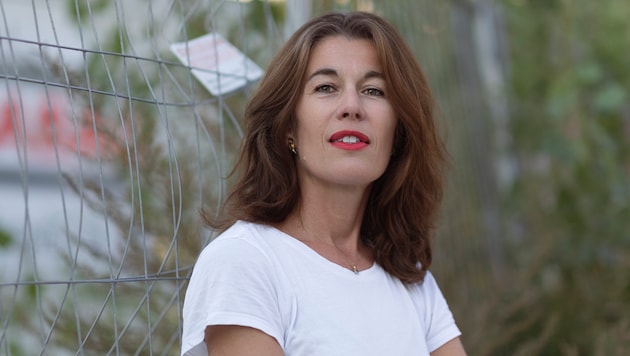 Andrea Grill erzählt in starken, bewegenden Bildern die Geschichte eines Kindes in einer nahen ...