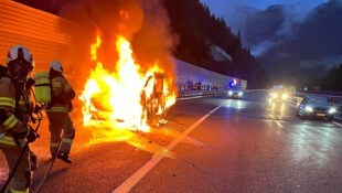 Der Bus der neun Mühlviertler Freunde ging am südlichen Ende des Tauerntunnels in Flammen auf – ...
