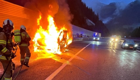 Der Bus der neun Mühlviertler Freunde ging am südlichen Ende des Tauerntunnels in Flammen auf – ...