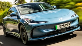 Der coupéhafte Viertürer IM5 ist gegen Aufpreis mit 800-Volt-System erhältlich.