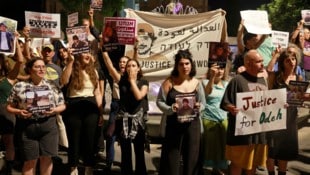 Demonstranten protestieren wegen der Tötung eines palästinensischen Aktivisten, der im Juli im ...