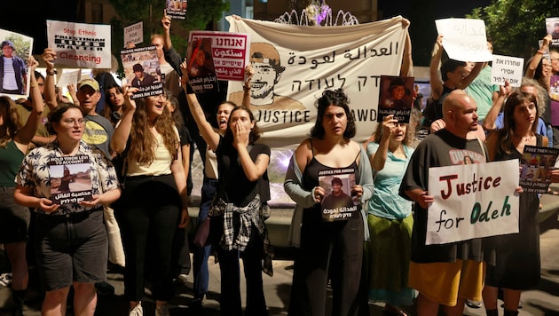 Demonstranten protestieren wegen der Tötung eines palästinensischen Aktivisten, der im Juli im ...