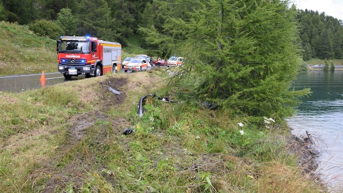Von hier aus rollte der Aston Martin in den Silsersee.