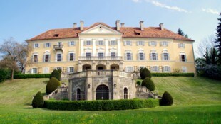 Das Schloss Halbenrain bietet 4500 Quadratmeter Grund.