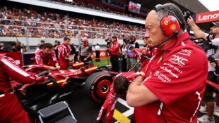 Ferrari-Teamchef Fred Vasseur musste als Seelentröster ausrücken.