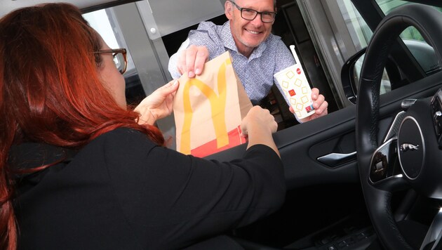 Das Gehalt der Mitarbeiter ist bei McDonald´s über den Kollektivvertrag geregelt.