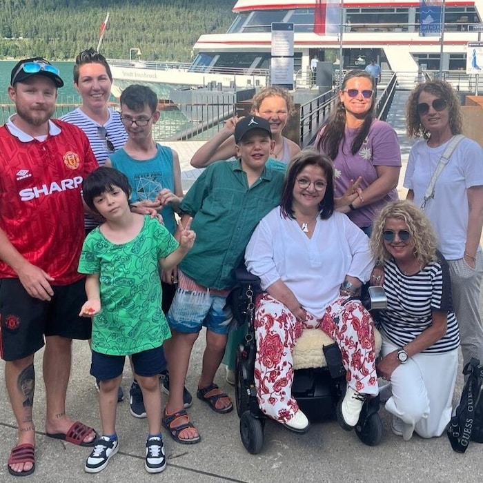 RollOn-Obfrau Marianne Hengl vor der Abfahrt beim Gruppenfoto.