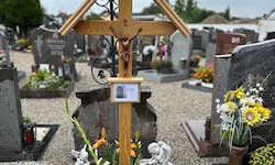 Andrei K. wurde in einem schlichten Grab am Friedhof in Mattighofen beerdigt.