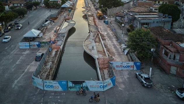 Belem in Brasilien am Amazonas: Der Austragungsort der Weltklimakonferenz ist umstritten: zu ...