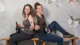 Sabine David und Martina Lippitz stellen im Lavanttal 1000 Flaschen Sekt her.