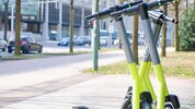 Stillgelegt und abgeschaltet: Diese LINK-Scooter gehören zum „Roller-Restbestand“, den die Stadt ...