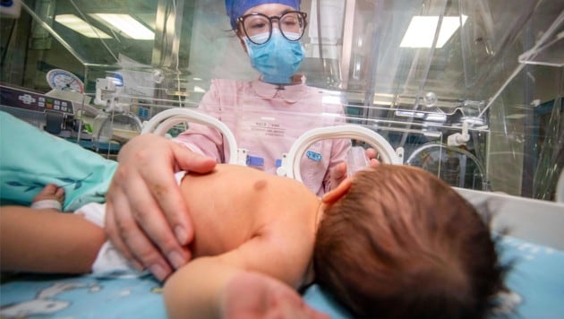 Ob das Baby Folgschäden davontragen wird, steht noch nicht fest. (Symbolbild)