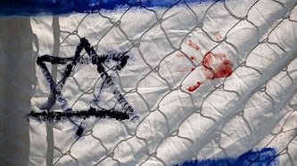 Eine blutige israelische Flagge bei einer pro-palästinensischen Kundgebung in Mexiko