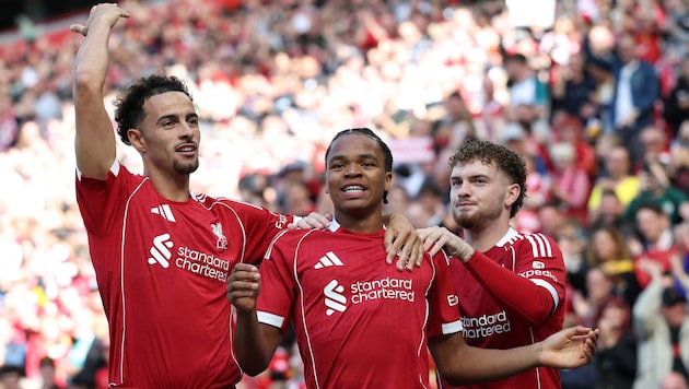 Der erst 16-jährige Rio Ngumoha (mi.) vom FC Liverpool brillierte beim 4:1-Testspielsieg gegen ...