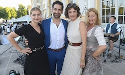 Die „Rosenheim Cops“-Darsteller Sarah Thonig (l-r), Paul Brusa, Sophie Melbinger und Karin ...