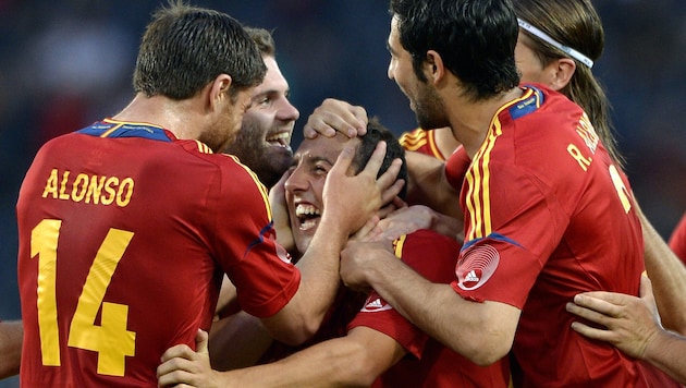 Santi Cazorla (Mitte) in der spanischen Jubeltraube!