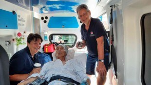 Ariane und Walter vom Hospizmobil haben Krebspatient Erle seinen letzten Wunsch erfüllt.