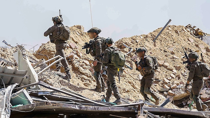 Israelische Soldaten während ihres Einsatzes in den Trümmern Gazas