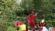 Die Erstversorgung des 69-Jährigen an der Absturzstelle.