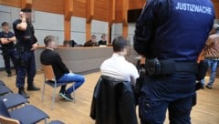 Die beiden Angeklagten beim Prozess in Innsbruck