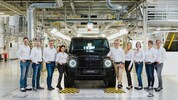Das Jubiläumsauto und das Grazer Team dahinter