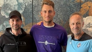 (v.li.n.re.): Obmann David Rettenbacher mit Daniel Bareš und Sportdirektor Roland Kirchler. 