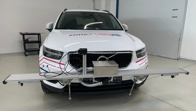 Das Versuchsauto ist mit verschiedenen Sensoren ausgestattet, auch Nebel oder Regen kann ...