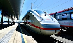 Ungewohntes Bild: der ICE 4 bei der Einfahrt in den Hauptbahnhof Klagenfurt.