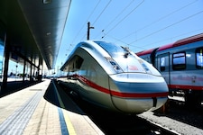 Ungewohntes Bild: der ICE 4 bei der Einfahrt in den Hauptbahnhof Klagenfurt.