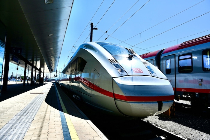 Ungewohntes Bild: Der ICE 4 bei der Einfahrt in den Hauptbahnhof Klagenfurt