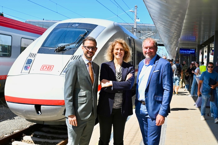 Schuschnig, Stock und Wallner vor der Testfahrt mit dem ICE