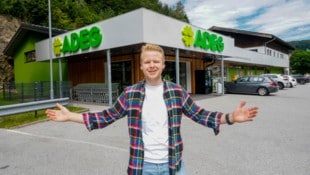 Peter Buchmüller junior vor seinem ADEG-Supermarkt in Großgmain im Salzburger Flachgau