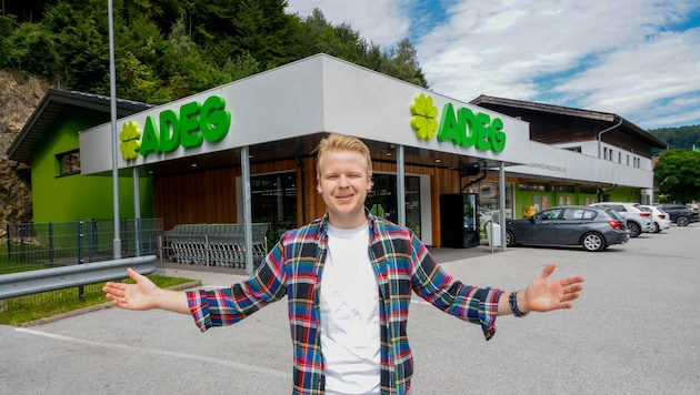 Peter Buchmüller junior vor seinem ADEG-Supermarkt in Großgmain im Salzburger Flachgau