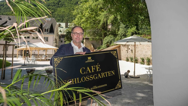 Schlossherr Markus Leopold Buerger freut sich auf die Gäste im Café.