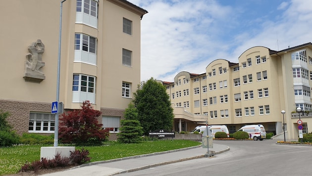 Der verletzte Arbeiter wurde ins Krankenhaus Lienz gebracht.