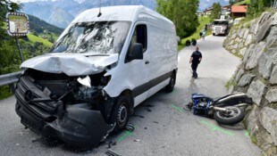 Der 18-Jährige wurde mit dem Notarzthubschrauber in die Klinik gebracht.
