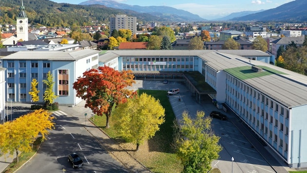 Beim Fritz-Stobl-Schulzentrum soll das neue Ski- und Sportleistungszentrum entstehen.