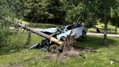 Das schwerbeschädigte Auto