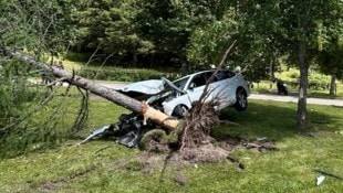 Das schwerbeschädigte Auto